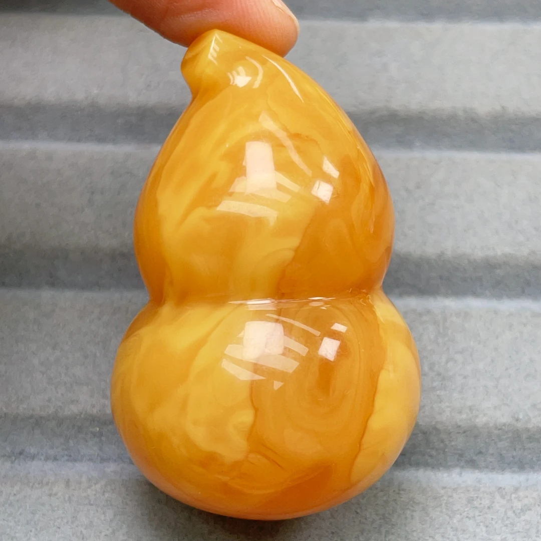 妖孽白花蜜糖色立体蜜蜡葫芦吊坠52×33