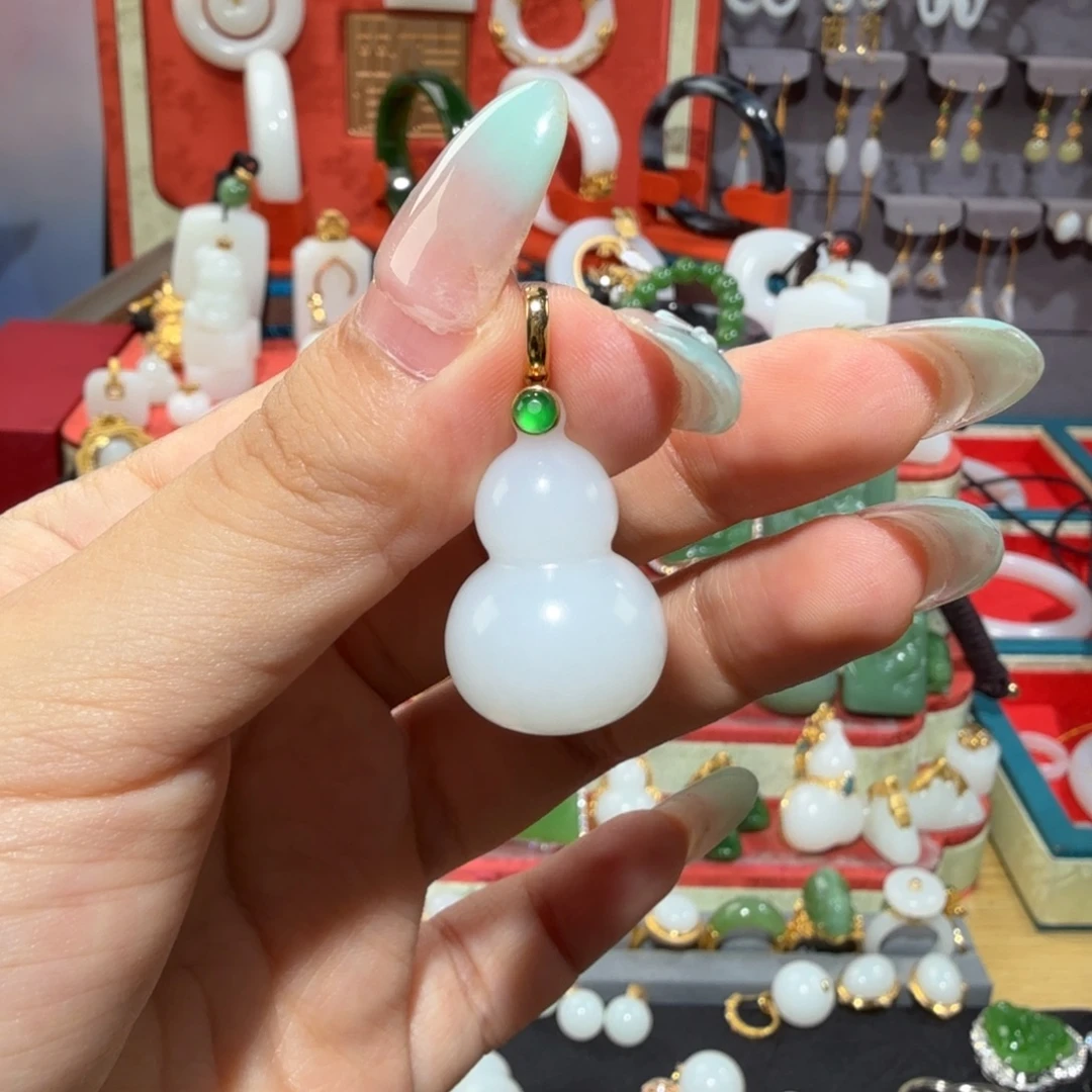 和田玉18K金镶嵌颈饰