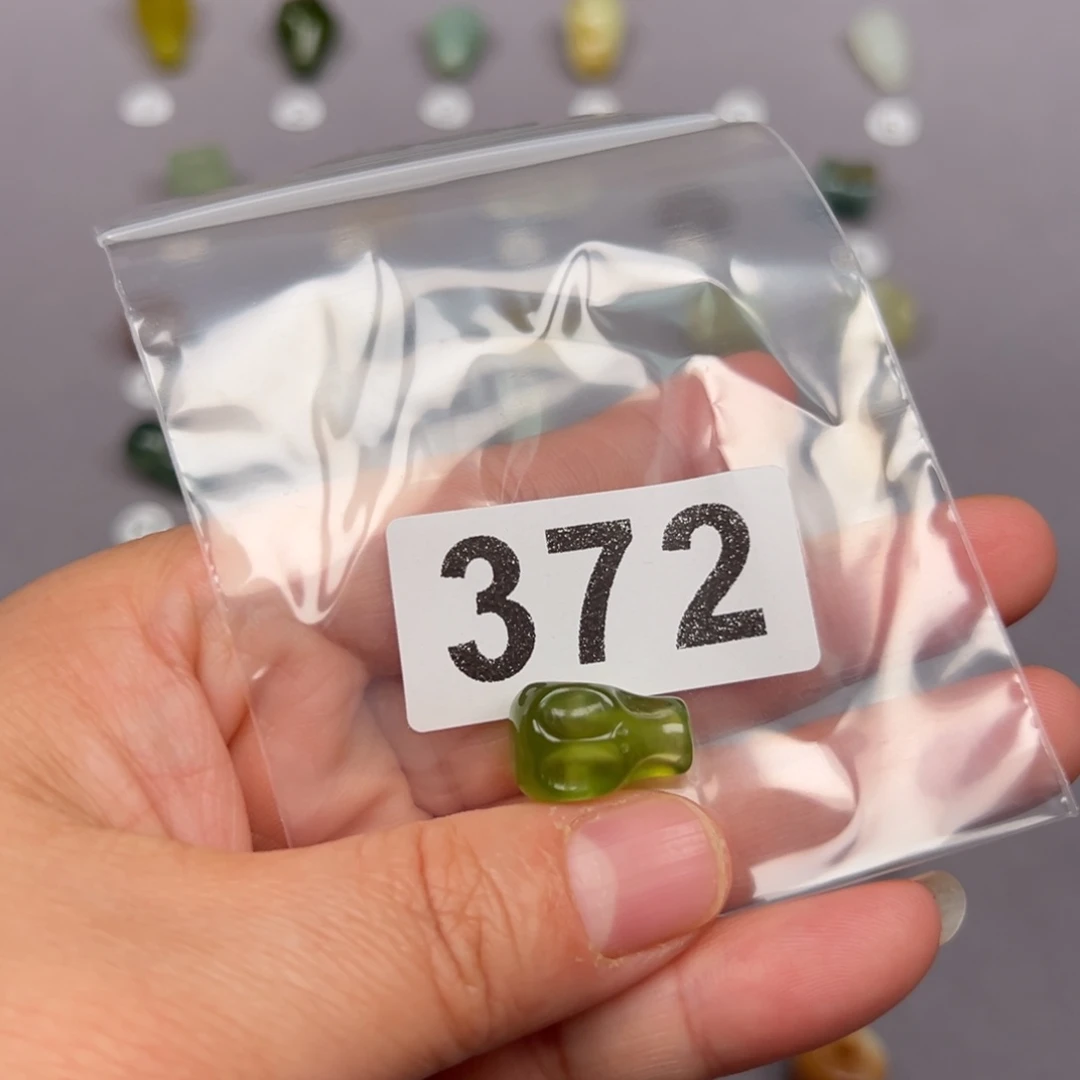 未镶嵌蛇纹石玉颈饰用****2