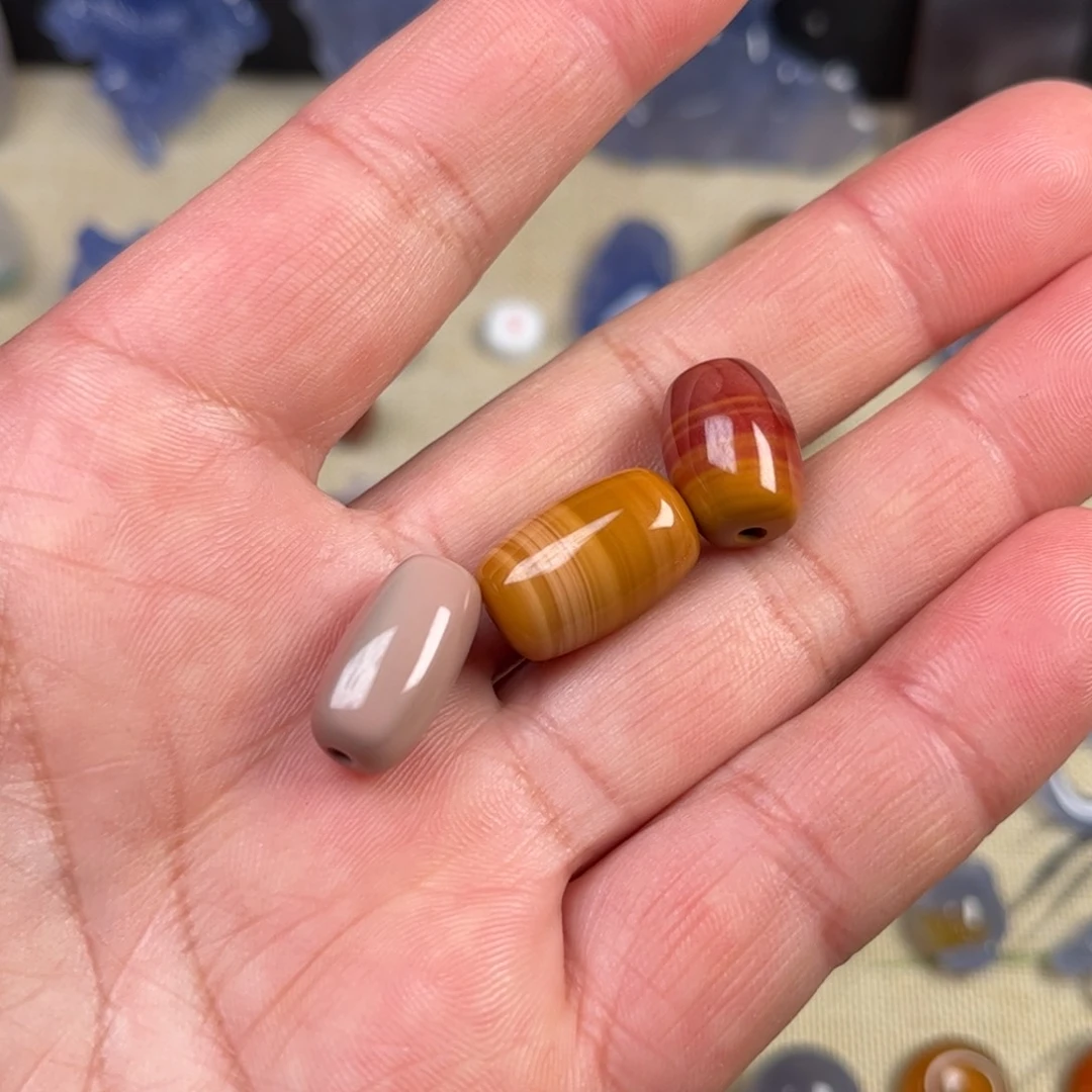 P***y玛瑙/玉髓未镶嵌颈饰桶珠拍一发一随机发