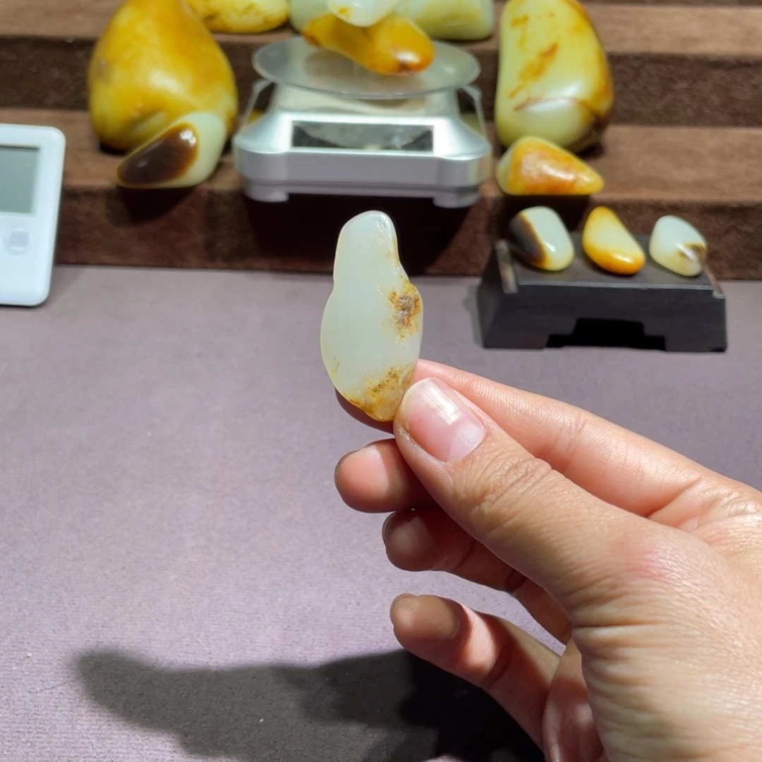 和田玉未镶嵌把件