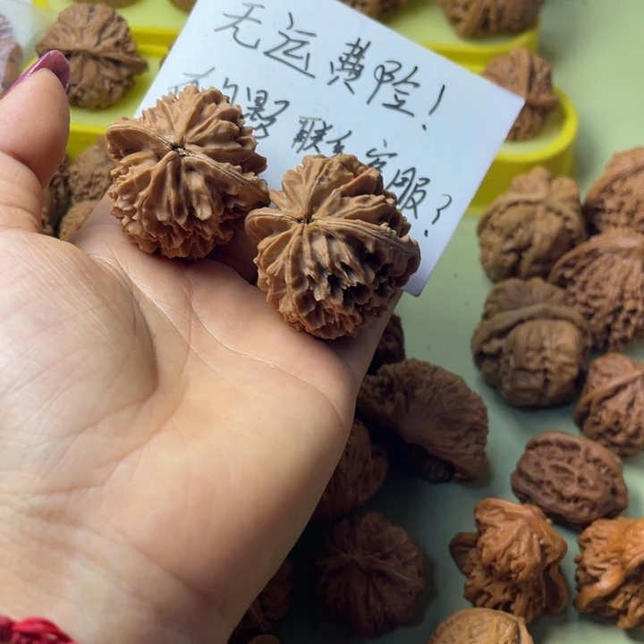 (***)手把件雕刻核桃招财鼠