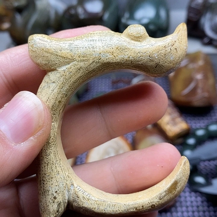 未镶嵌蛇纹石玉颈饰