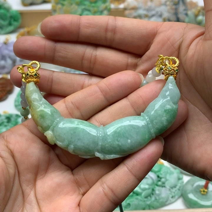 翡翠颈饰未镶嵌翡翠