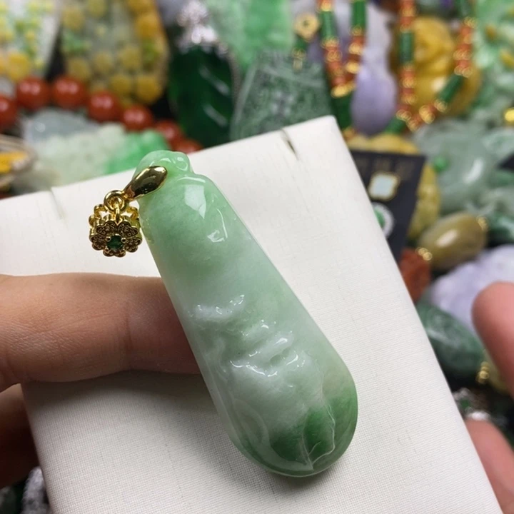 翡翠未镶嵌吊坠(赠链)
