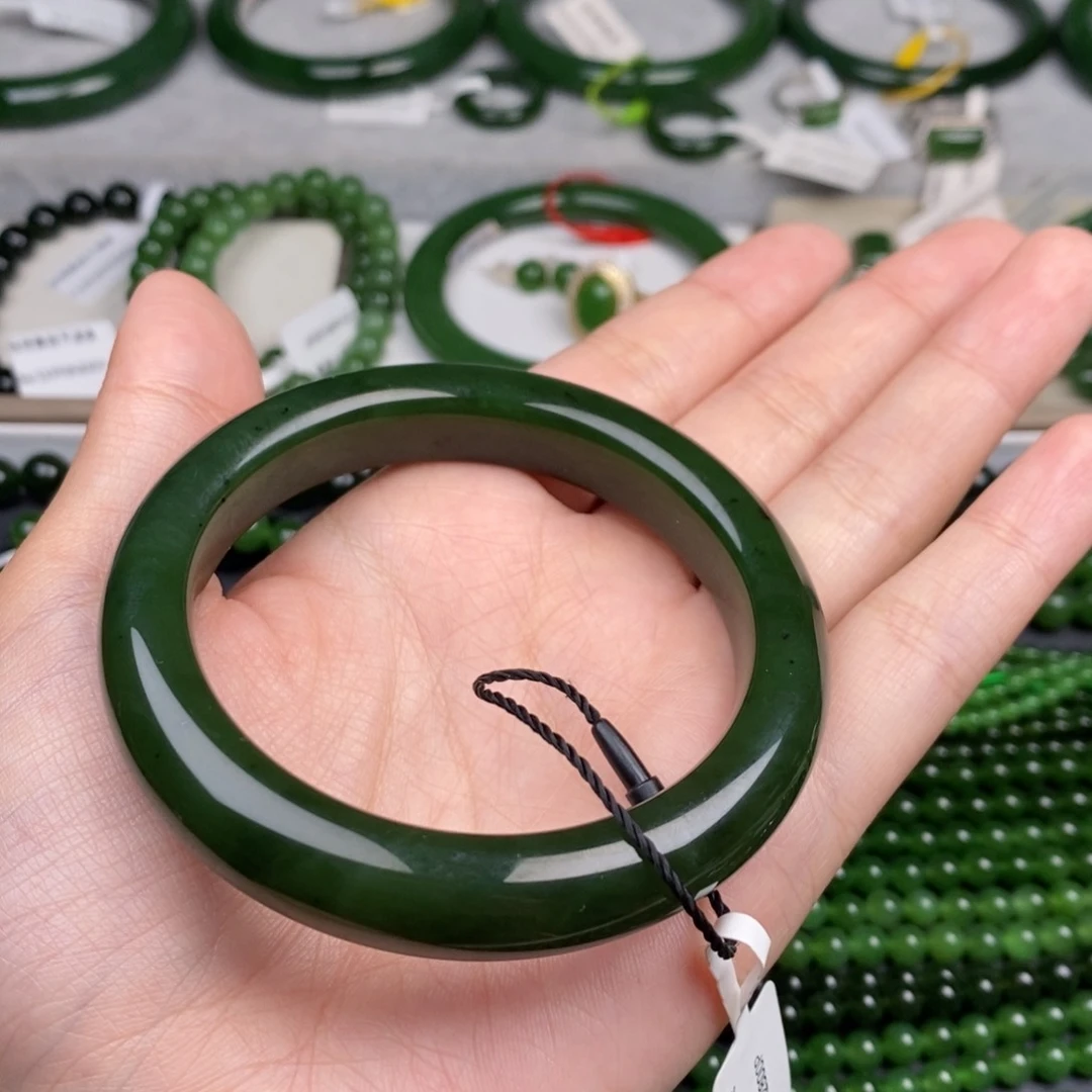 未镶嵌手镯和田玉（碧玉）57红皮老料