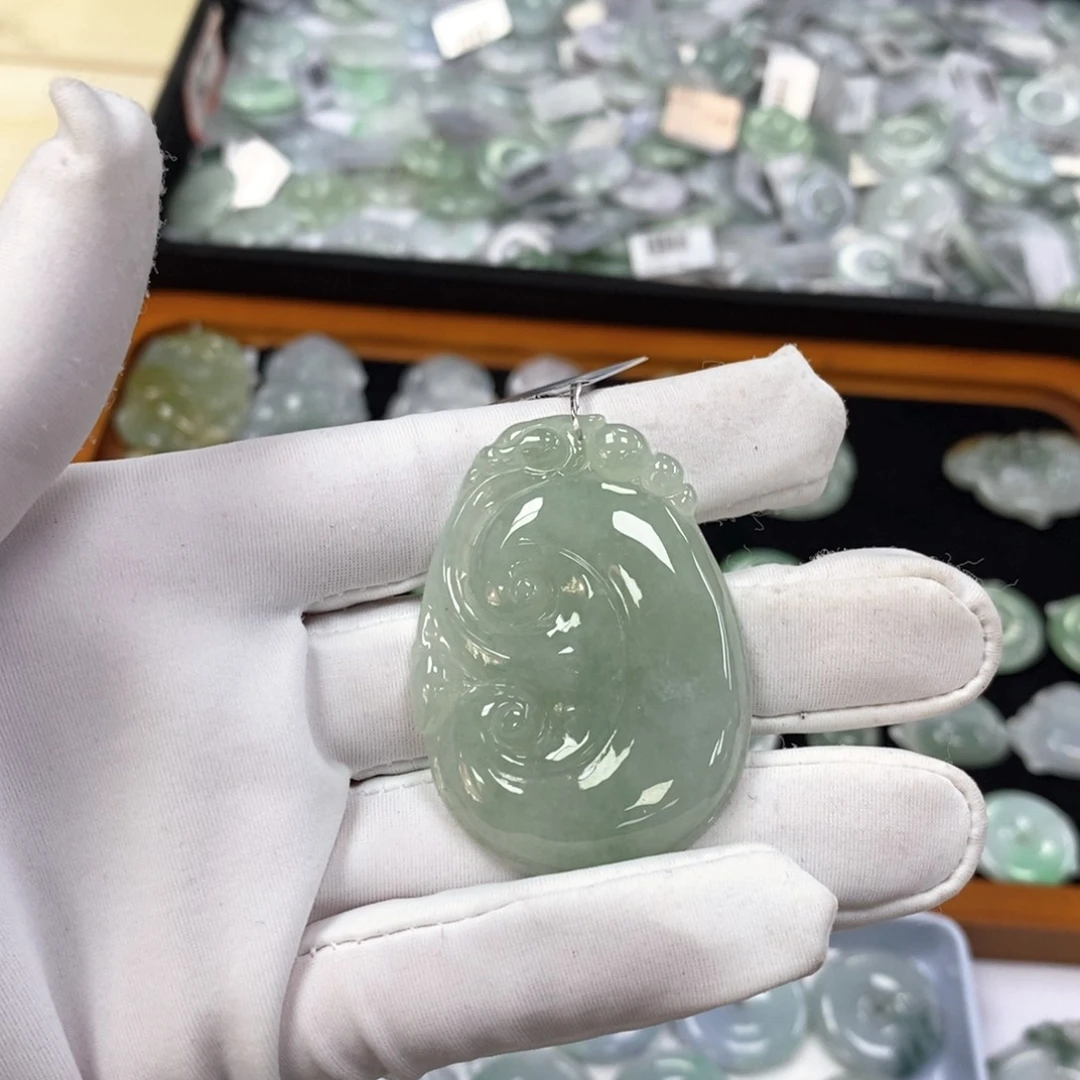 翡翠颈饰未镶嵌如意