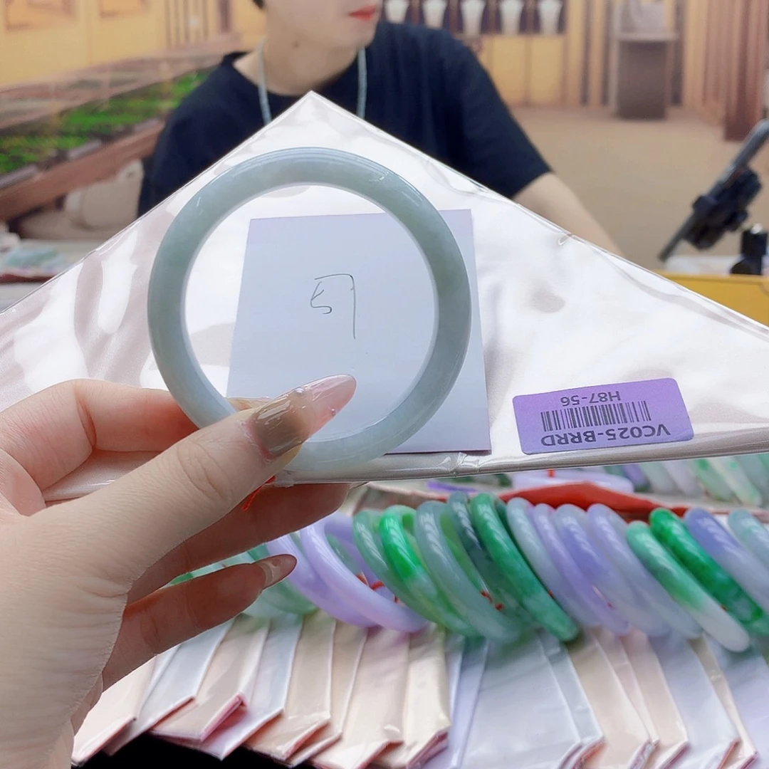 翡翠手镯未镶嵌fuygiguughhhj