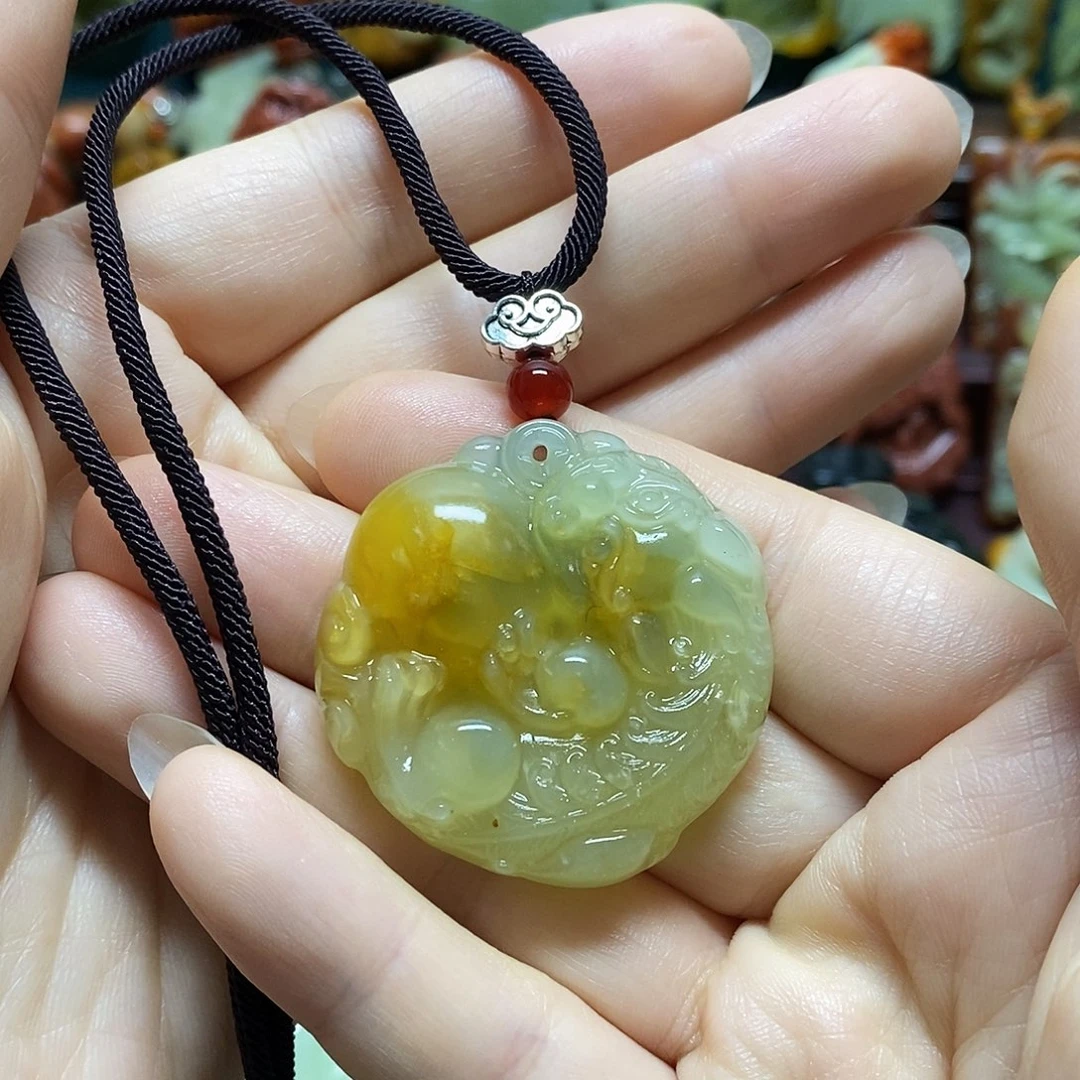 岫玉未镶嵌吊坠(赠链)