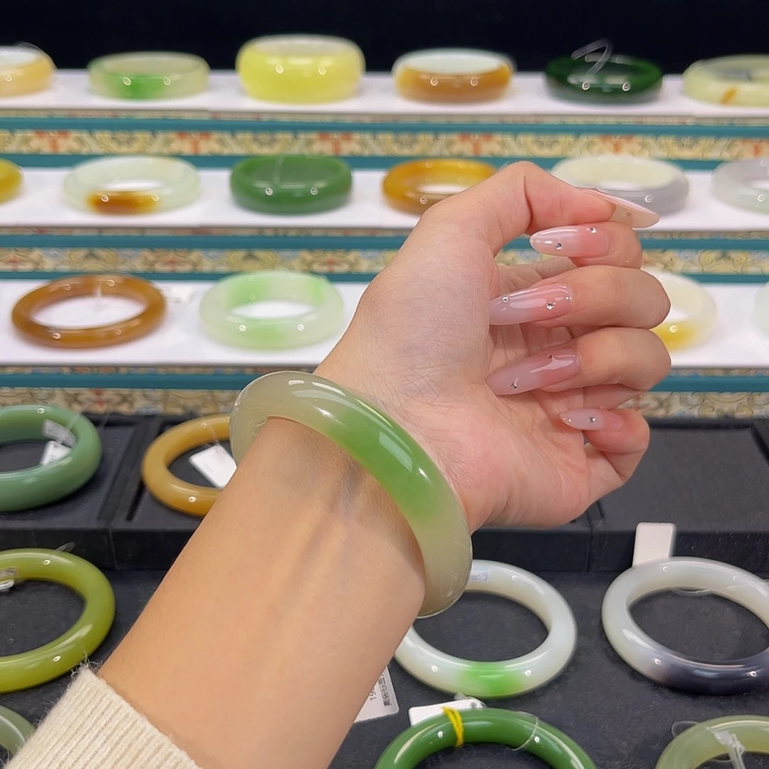 和田玉未镶嵌手镯