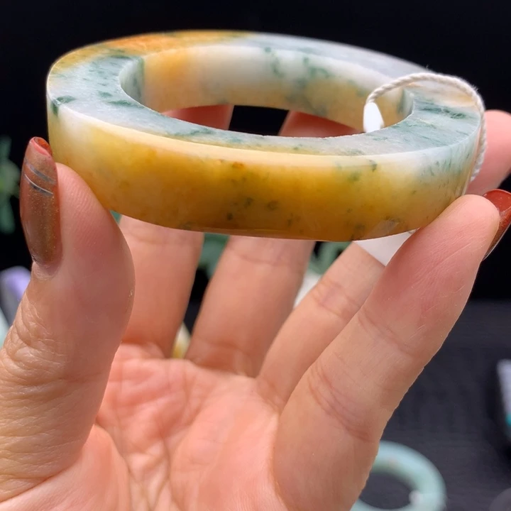 定制翡翠未镶嵌翡翠手镯