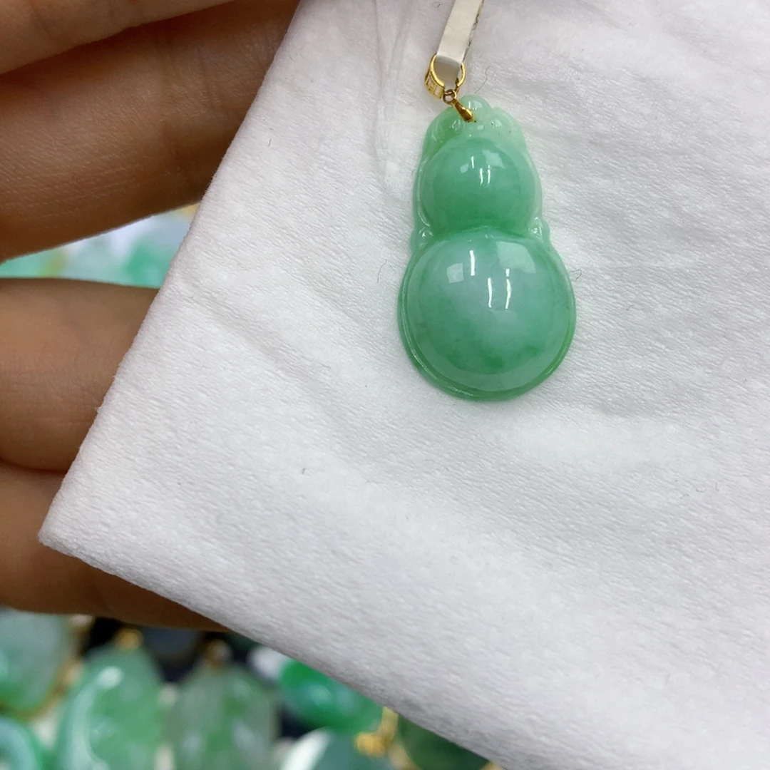 翡翠18K金镶嵌颈饰翡翠