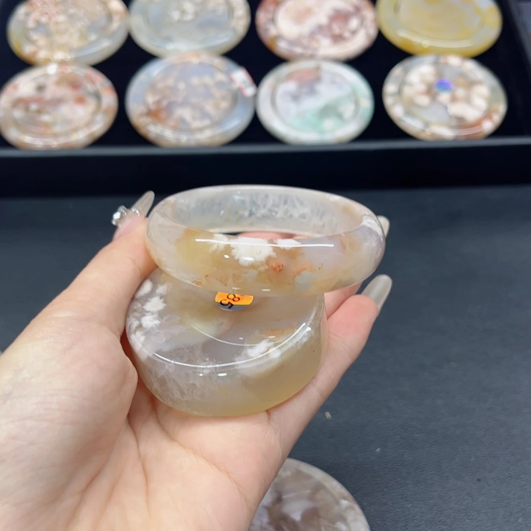 玛瑙/玉髓手镯未镶嵌5556