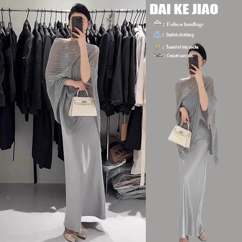 夏季温柔风穿搭2025新款宽松慵懒漏肩镂空针织衫吊带连衣裙两件套