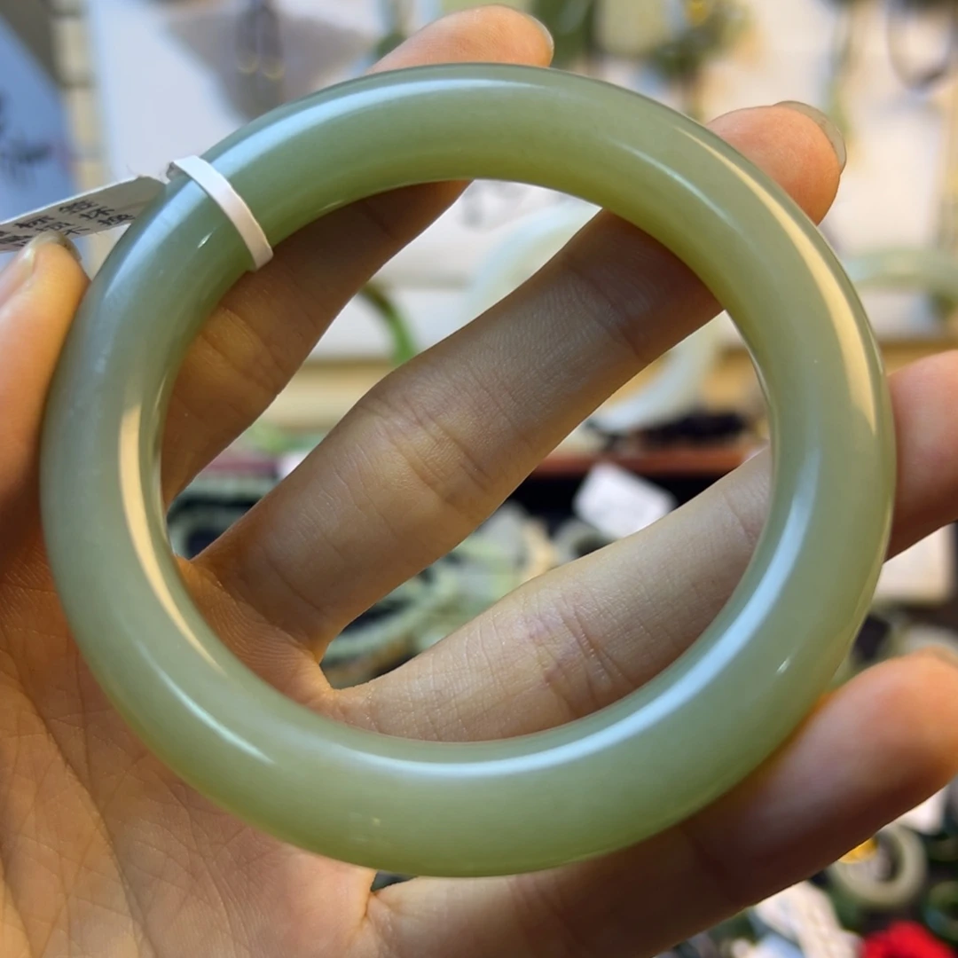 来***_和田玉未镶嵌手链