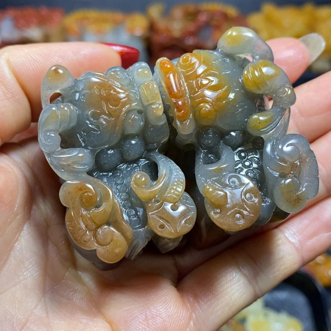 石英质玉（黄龙玉）未镶嵌颈饰