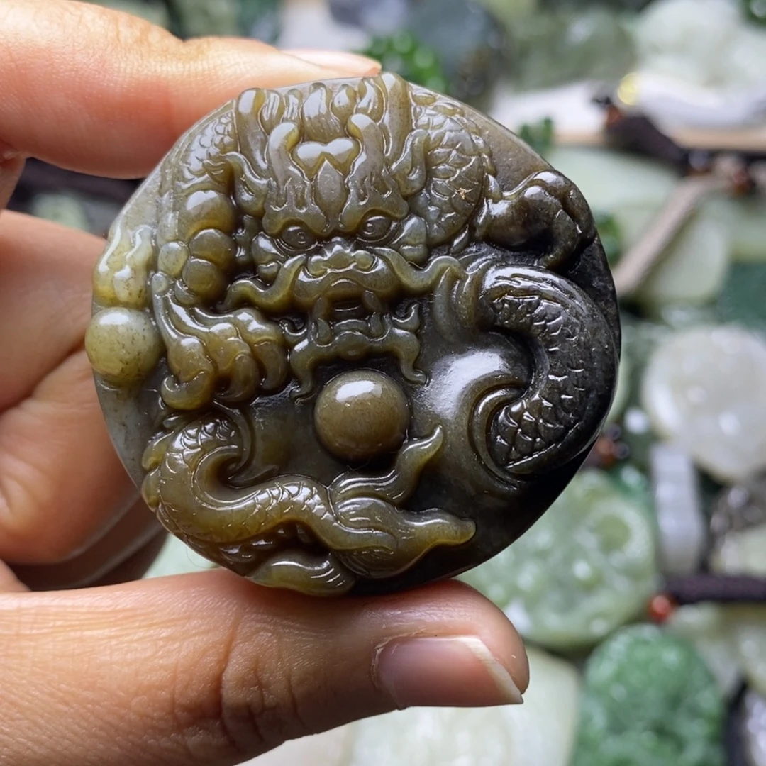 富***儿和田玉未镶嵌颈饰