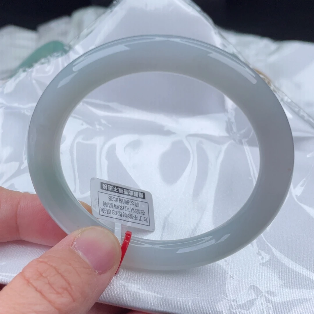 翡翠手镯未镶嵌56圈口