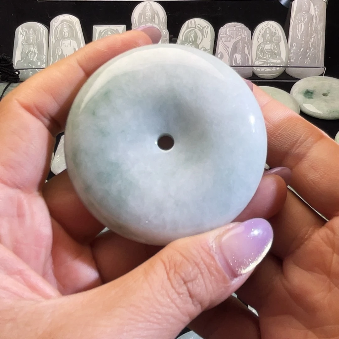 翡翠未镶嵌颈饰平安扣