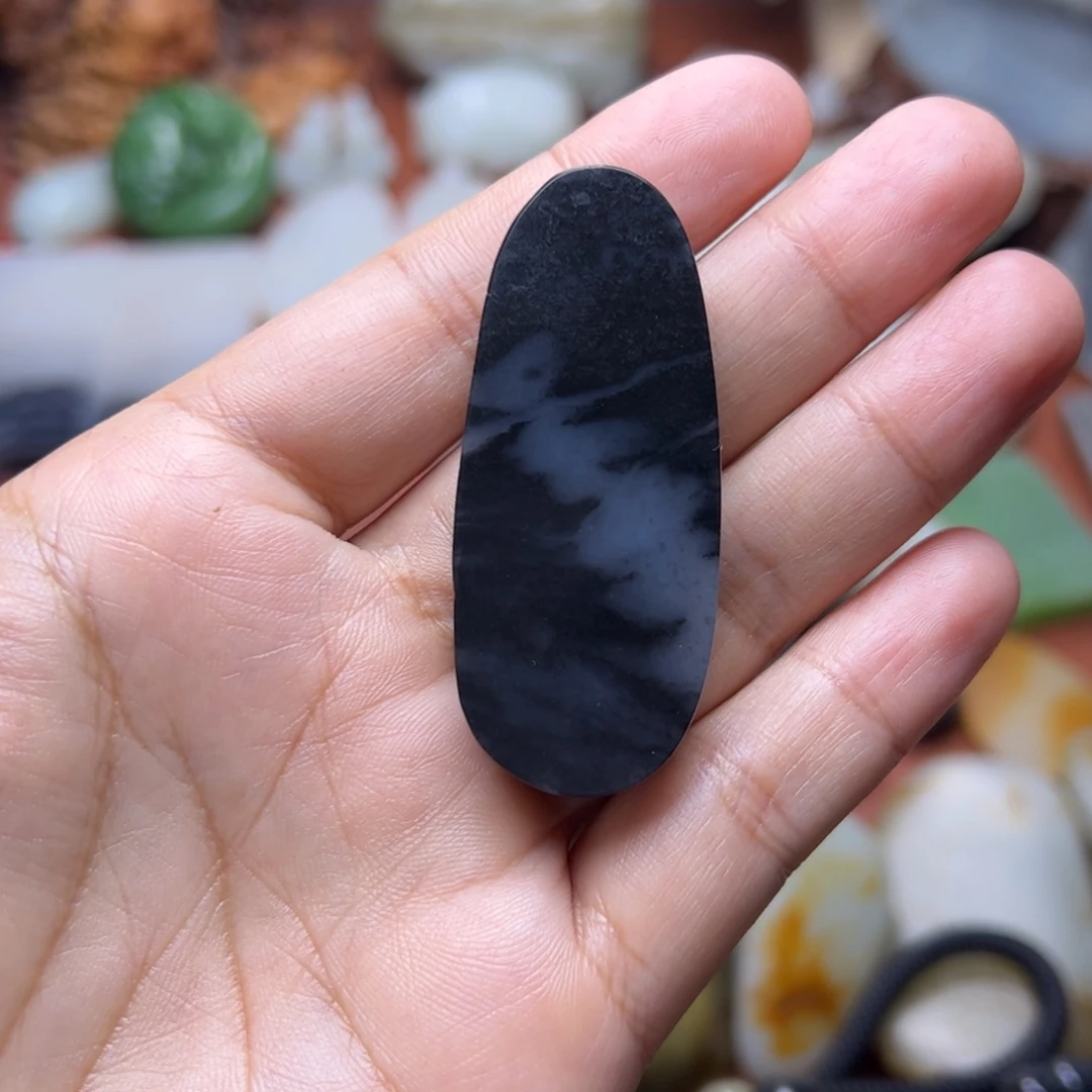 默***和田玉未镶嵌颈饰