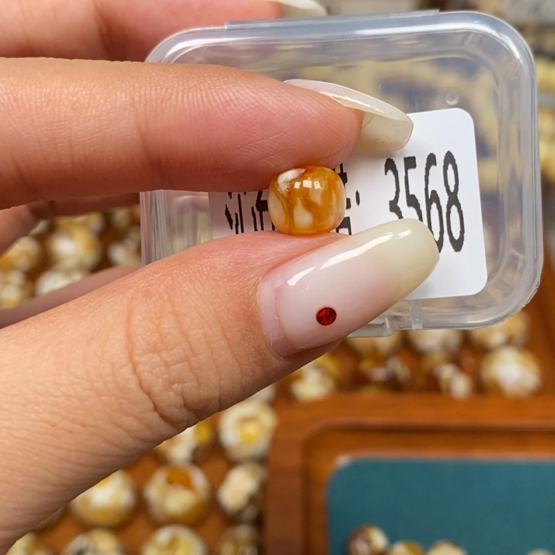 蜜蜡未镶嵌珠宝奇石3568