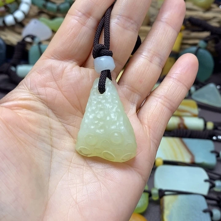 蛇纹石玉未镶嵌挂件
