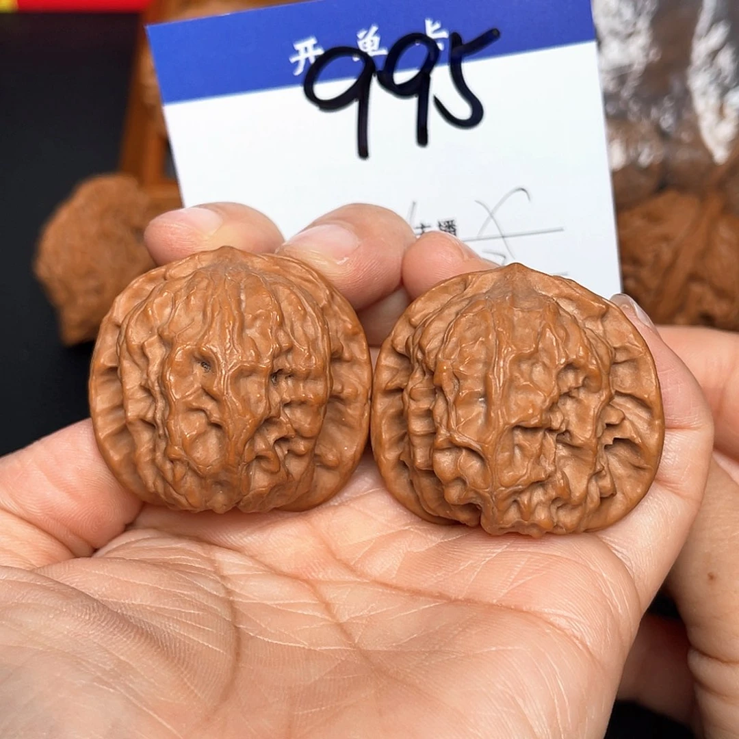 文玩核桃吊坠野狼38尺。 无刀修。  995