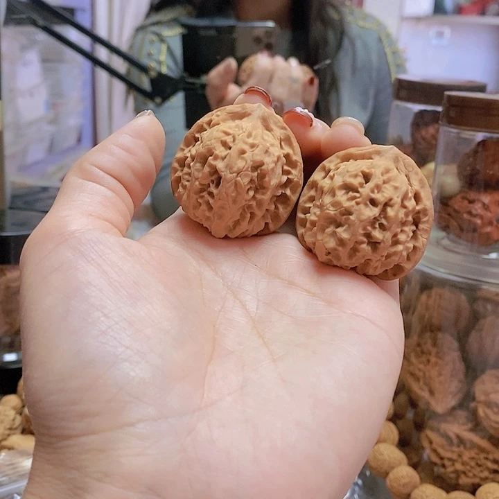 【闪购商品】文玩核桃把件37大石窝蜡皮