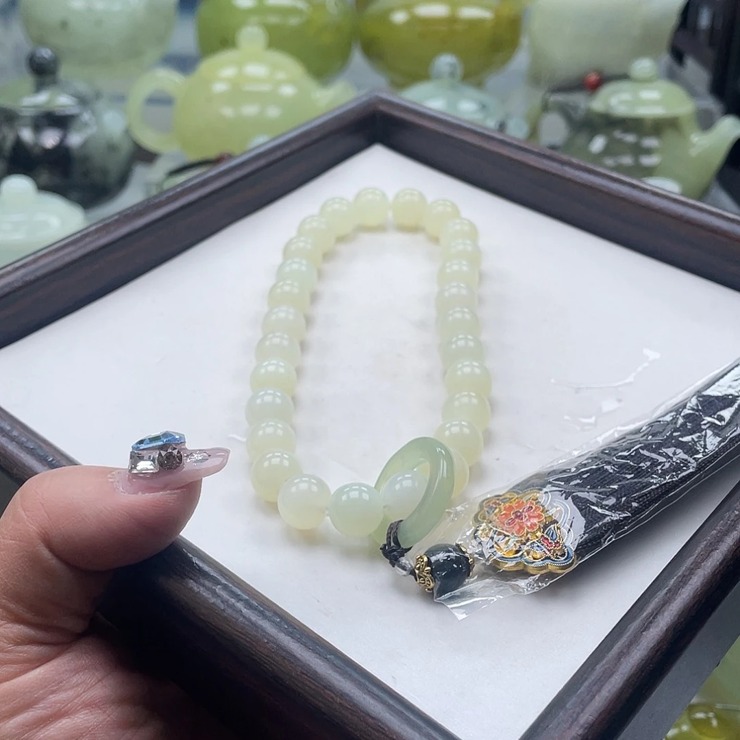 蛇纹石玉未镶嵌手持