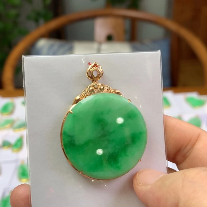 翡翠18K金镶嵌颈饰翡翠吊坠
