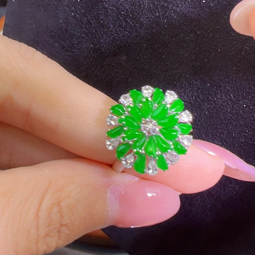 翡翠戒指18K金镶嵌花朵