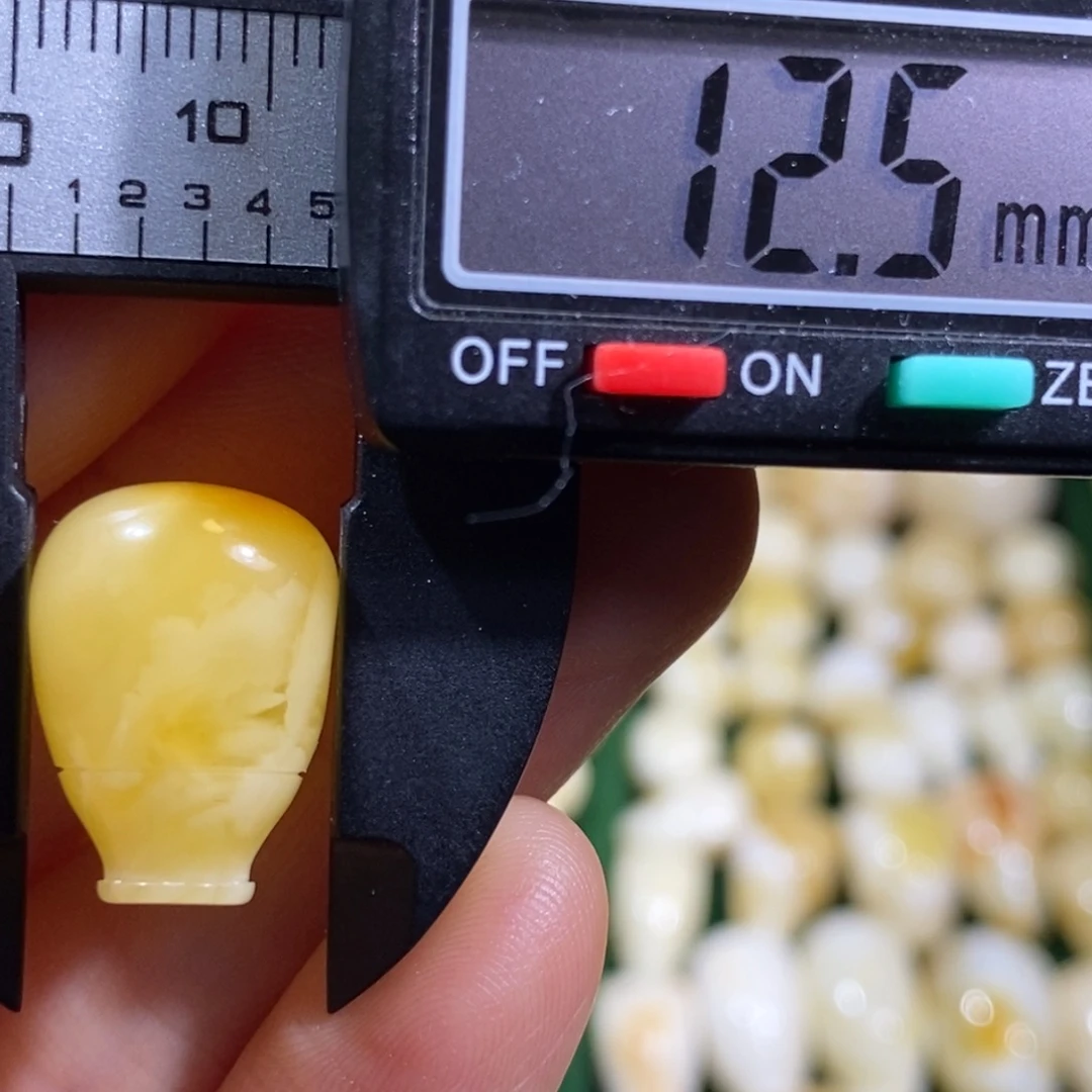 蜜蜡未镶嵌裸石微瑕