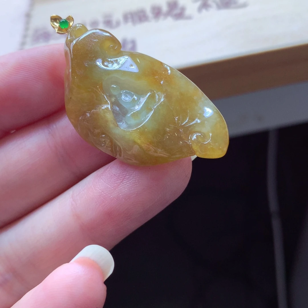 翡翠颈饰18K金镶嵌吊坠