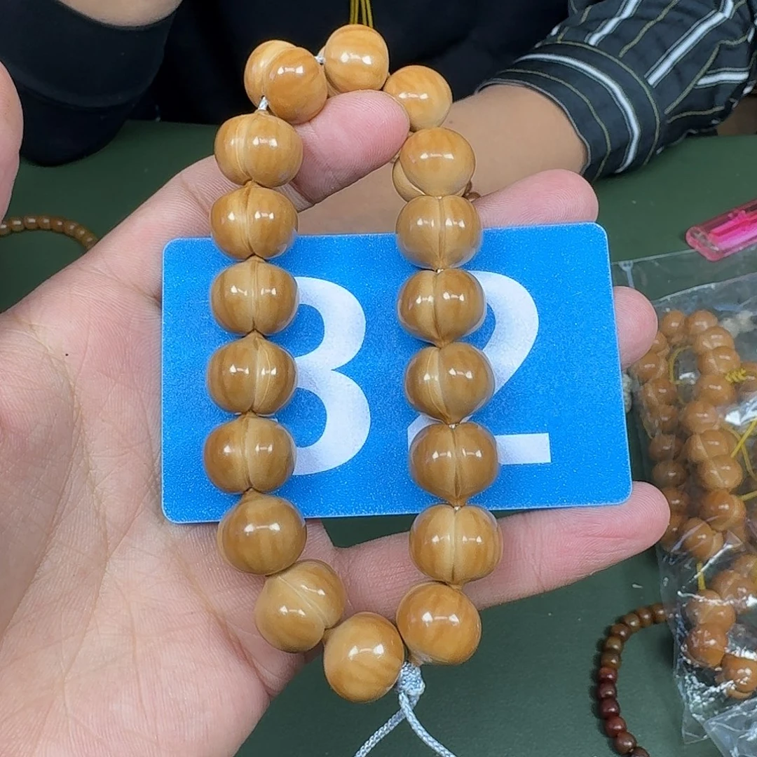 N***K吊坠猴头核桃丹姐深沟屁桃16毕业。   32