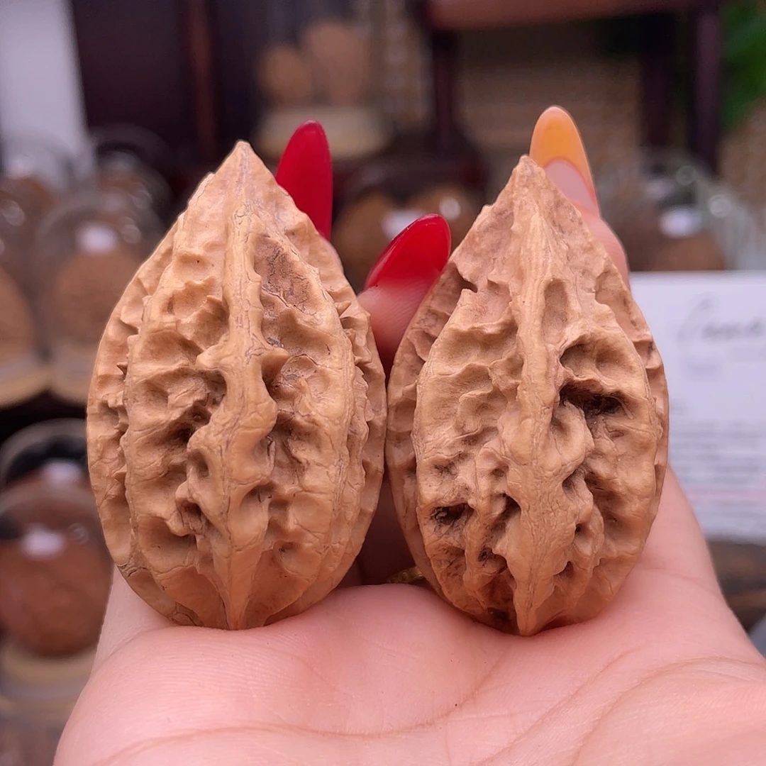 文玩核桃吊坠玉蛟龙