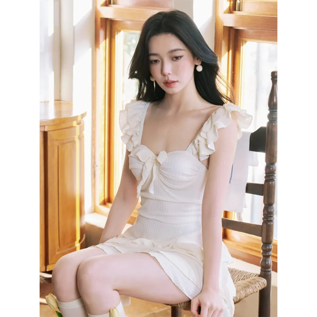 2025新款少女感纯欲风显瘦遮肉连体泳衣女钢托温泉海边度假游泳衣