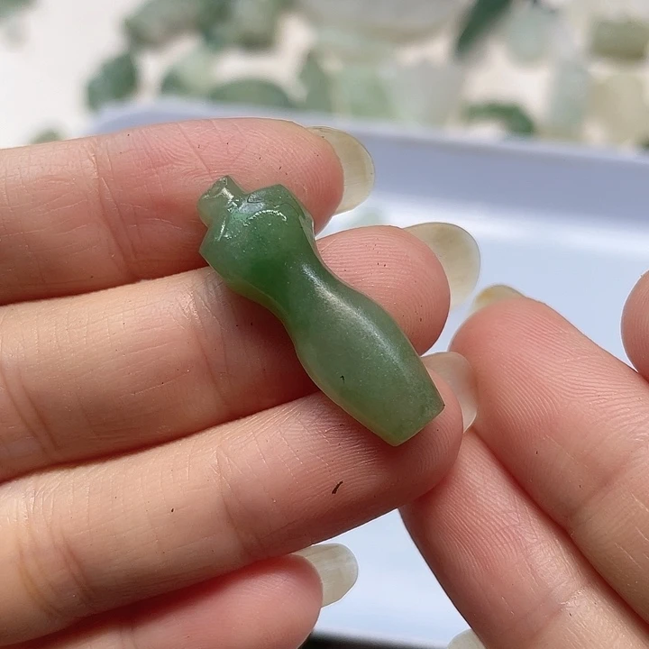 定制翡翠未镶嵌莫*卡翡翠