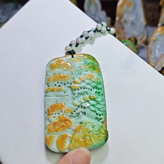 颈饰未镶嵌翡翠山水