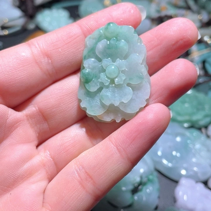 【闪购商品】翡翠颈饰未镶嵌彩****❤天然翡翠