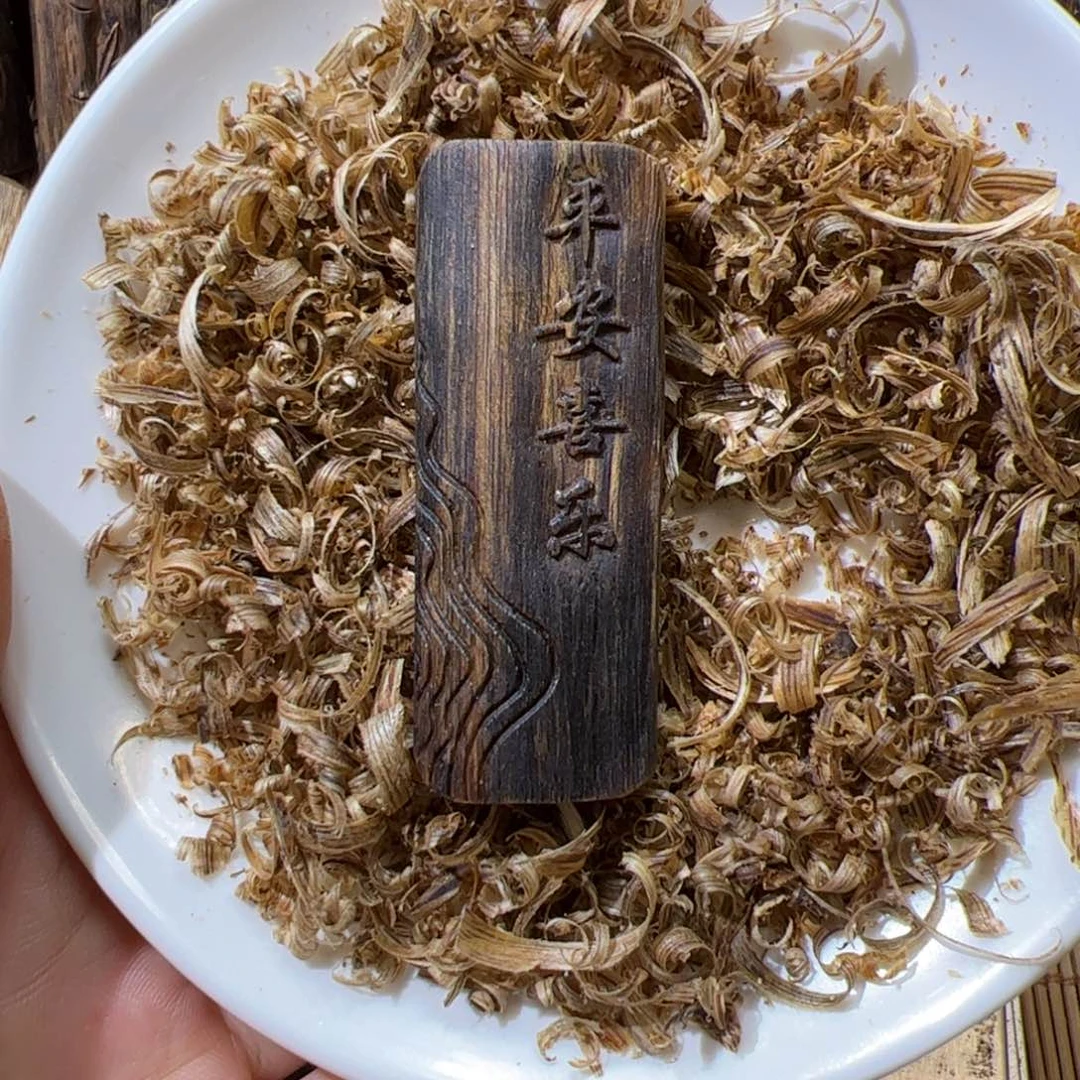 沉香沉香碎屑绿棋雕刻7.7克