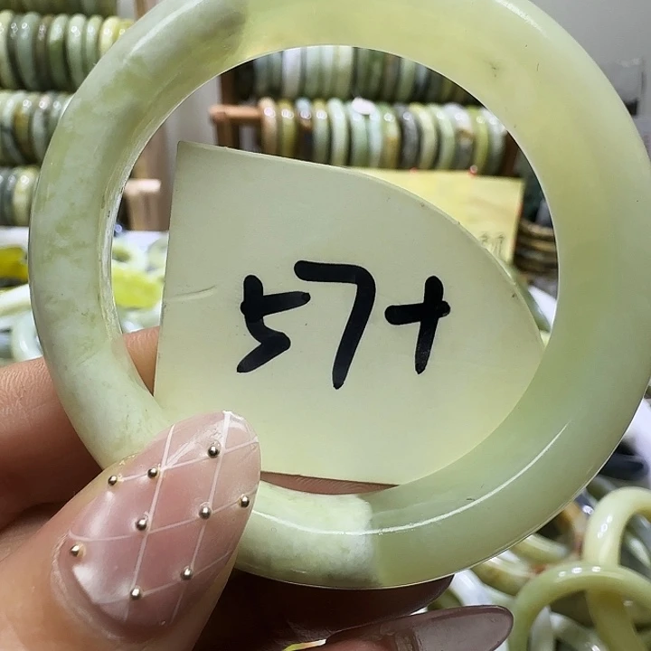 透闪石-蛇纹石玉未镶嵌手镯