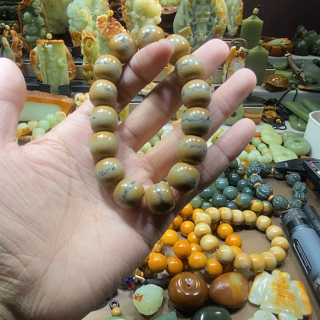 透闪石质玉未镶嵌手串2