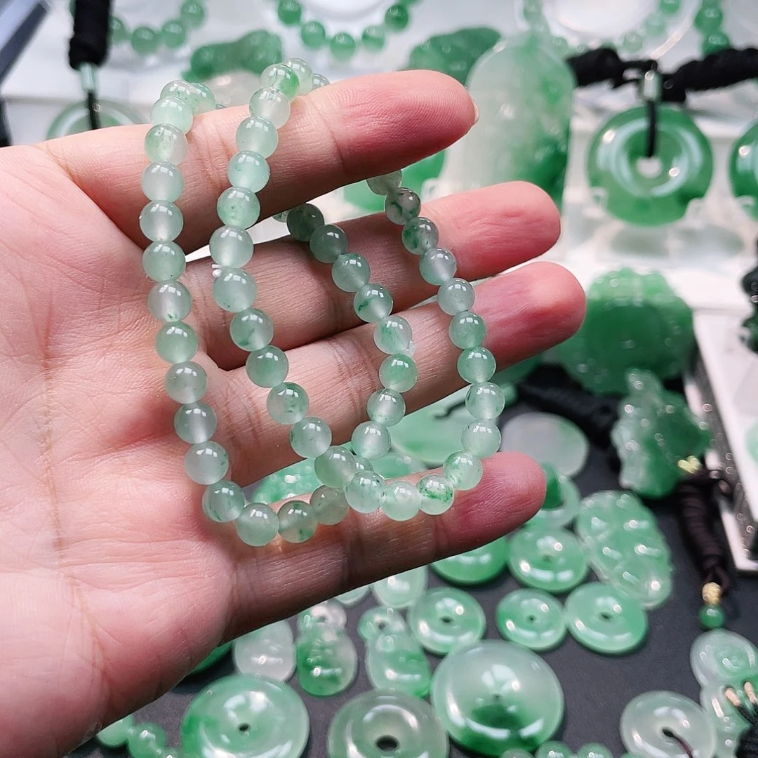 未镶嵌手链石英质玉（非洲翠）多样性发其一