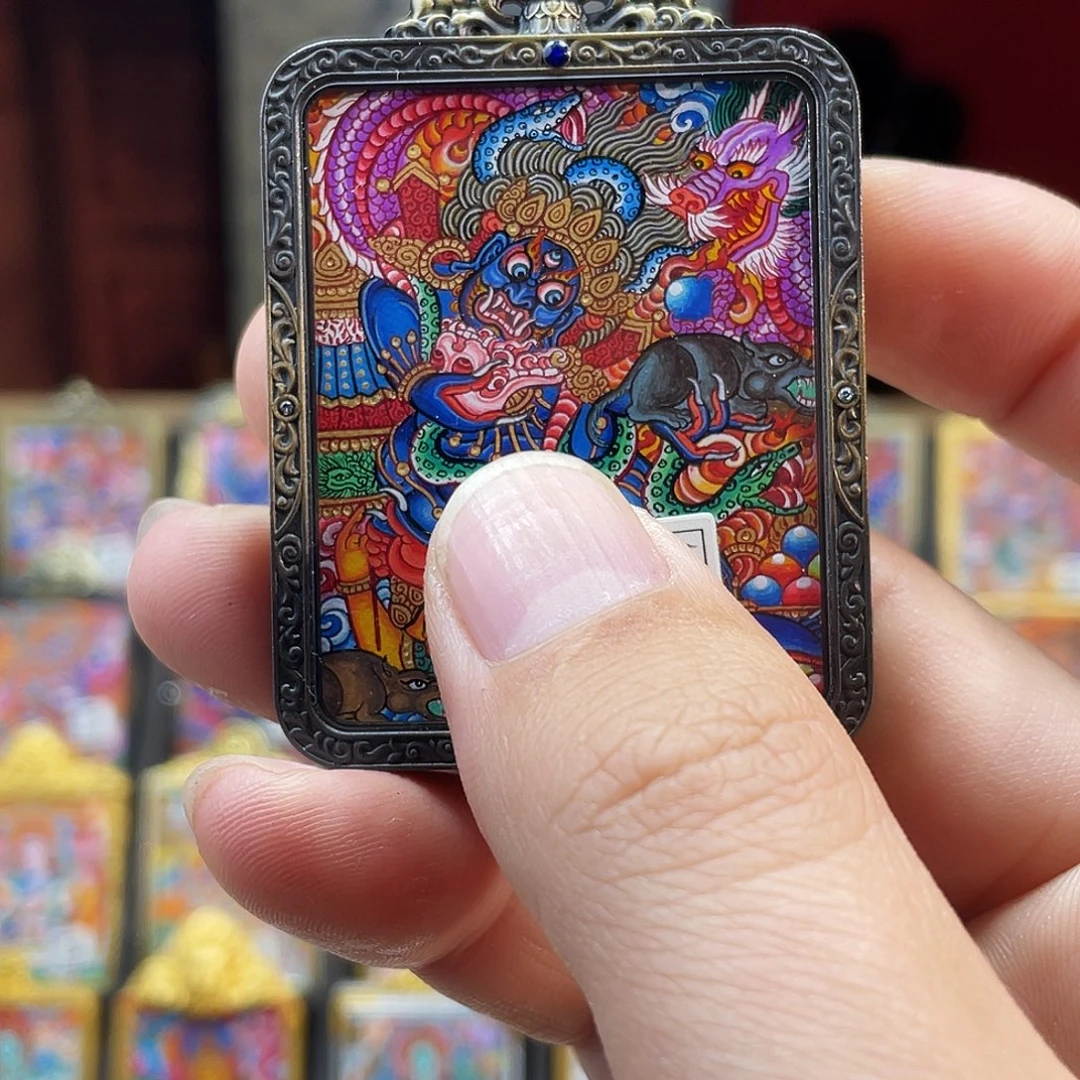 吊坠黑cc看好自己拍