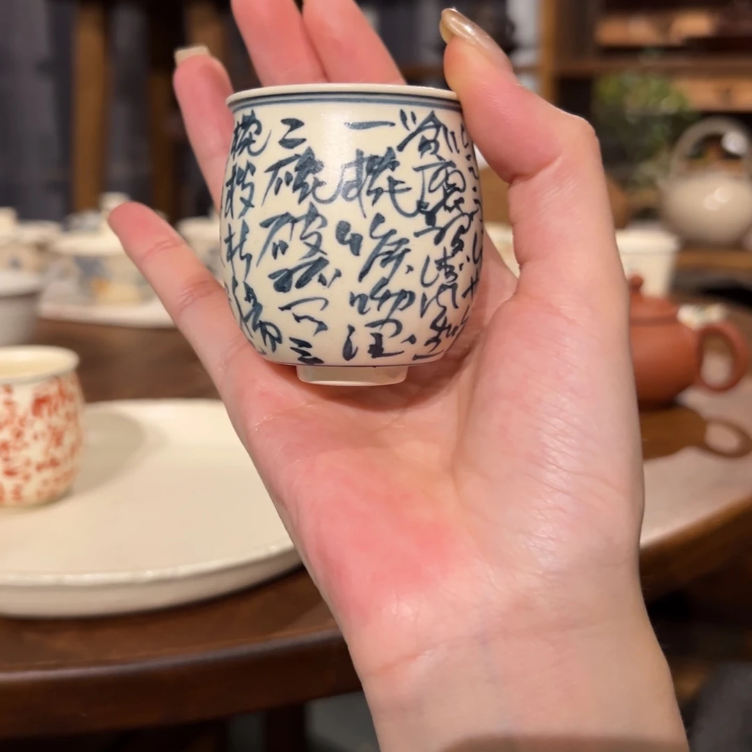 瓷片陶瓷。       陶瓷。