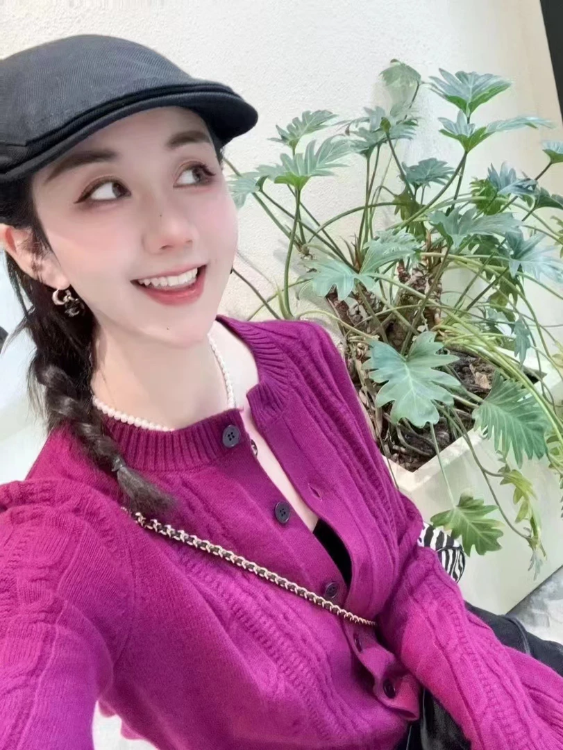 俪妍【LIVELY·YAN】秋冬新款酱紫色时尚羊毛开衫针织气质显瘦百搭