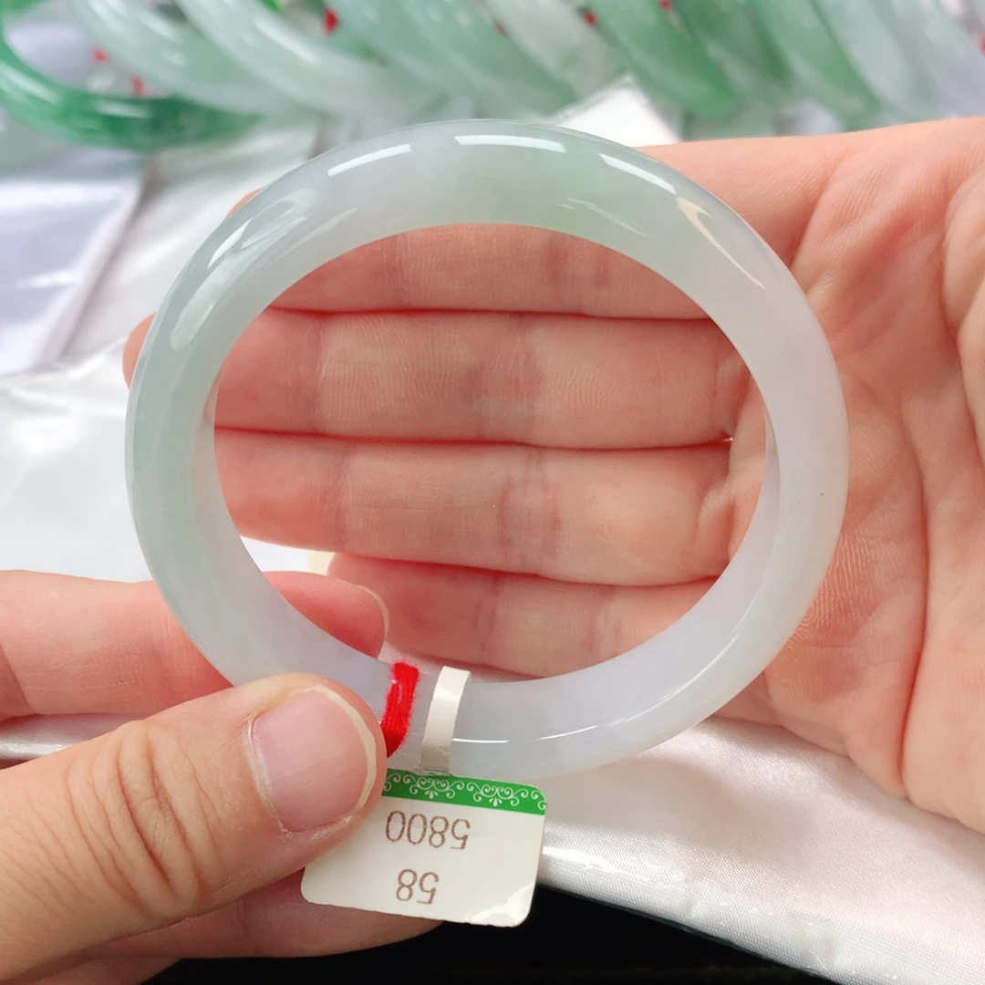 翡翠手镯未镶嵌氧***姐