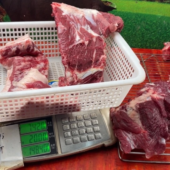 30中国大陆自*散养在大山上的土猪肉