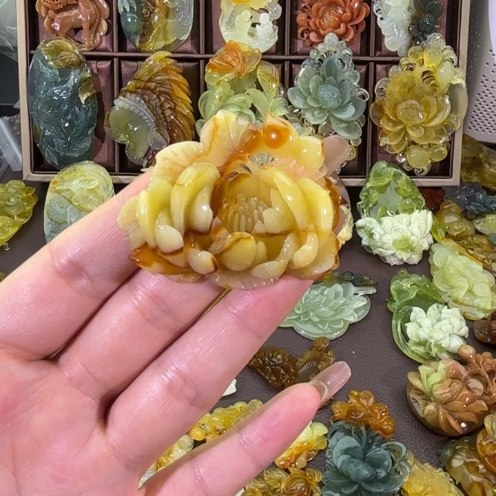 未镶嵌蛇纹石玉颈饰