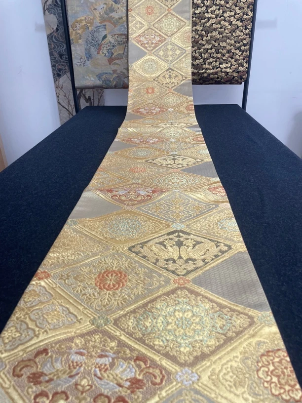 双面撵金底宝相花带子